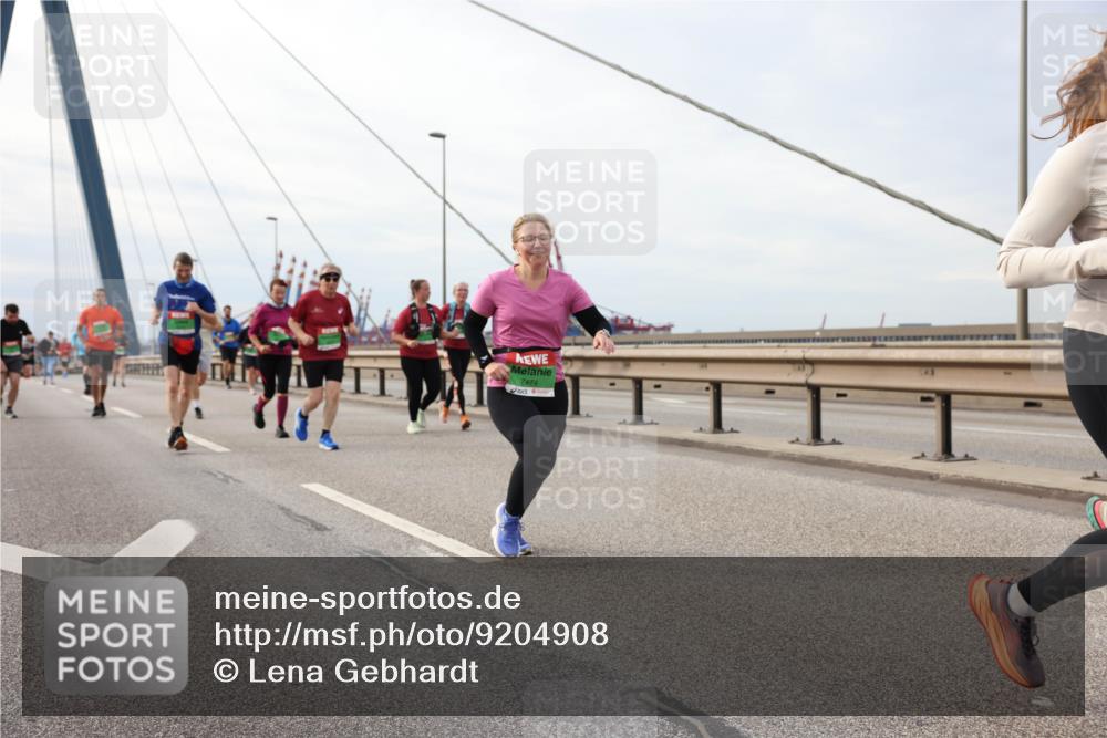 03.10.2025 - Köhlbrandbrückenlauf Lena Gebhardt http://msf.ph/oto/9204908 03.10.2025 15:59:03 Position 2 7474 meine-sportfotos.de