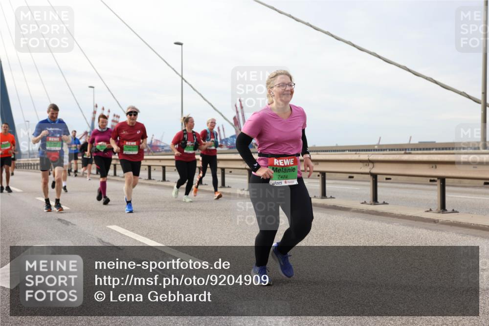 03.10.2025 - Köhlbrandbrückenlauf Lena Gebhardt http://msf.ph/oto/9204909 03.10.2025 15:59:03 Position 2 7474 meine-sportfotos.de