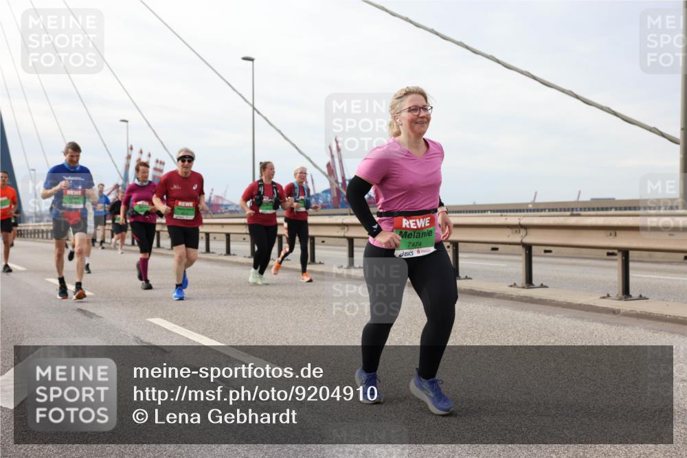 03.10.2025 - Köhlbrandbrückenlauf Lena Gebhardt http://msf.ph/oto/9204910 03.10.2025 15:59:03 Position 2 7474 meine-sportfotos.de