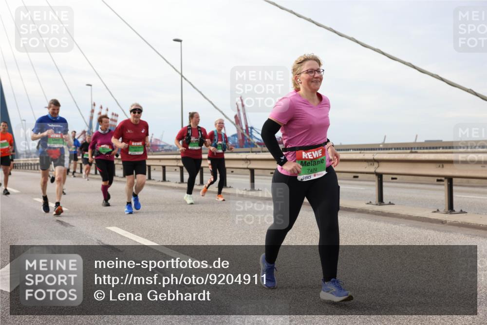 03.10.2025 - Köhlbrandbrückenlauf Lena Gebhardt http://msf.ph/oto/9204911 03.10.2025 15:59:03 Position 2 7474 meine-sportfotos.de