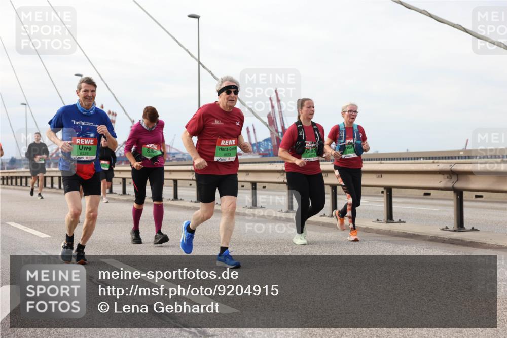 03.10.2025 - Köhlbrandbrückenlauf Lena Gebhardt http://msf.ph/oto/9204915 03.10.2025 15:59:04 Position 2 8526, 8673 meine-sportfotos.de