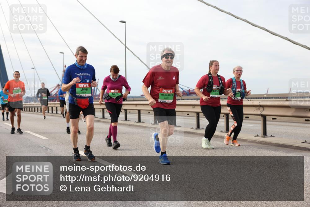 03.10.2025 - Köhlbrandbrückenlauf Lena Gebhardt http://msf.ph/oto/9204916 03.10.2025 15:59:05 Position 2 8526, 8673 meine-sportfotos.de