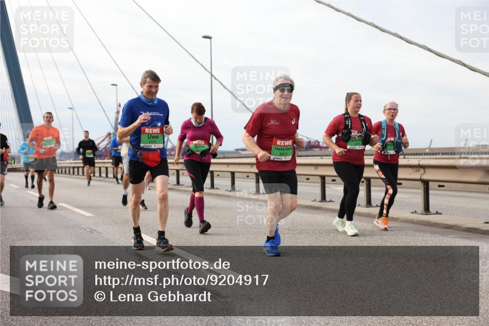 03.10.2025 - Köhlbrandbrückenlauf Lena Gebhardt http://msf.ph/oto/9204917 03.10.2025 15:59:05 Position 2 8526, 8673, 8879 meine-sportfotos.de