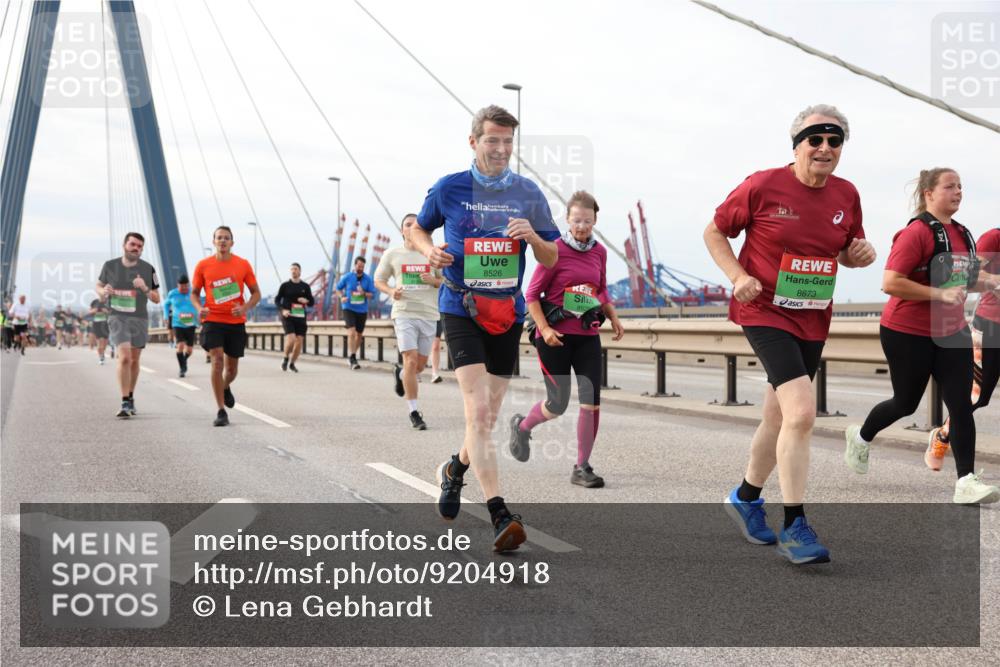 03.10.2025 - Köhlbrandbrückenlauf Lena Gebhardt http://msf.ph/oto/9204918 03.10.2025 15:59:05 Position 2 8526, 8673 meine-sportfotos.de