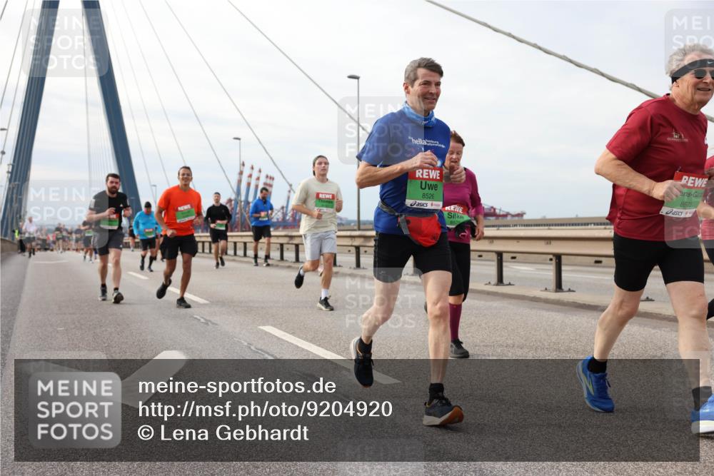 03.10.2025 - Köhlbrandbrückenlauf Lena Gebhardt http://msf.ph/oto/9204920 03.10.2025 15:59:05 Position 2 8526, 8673 meine-sportfotos.de