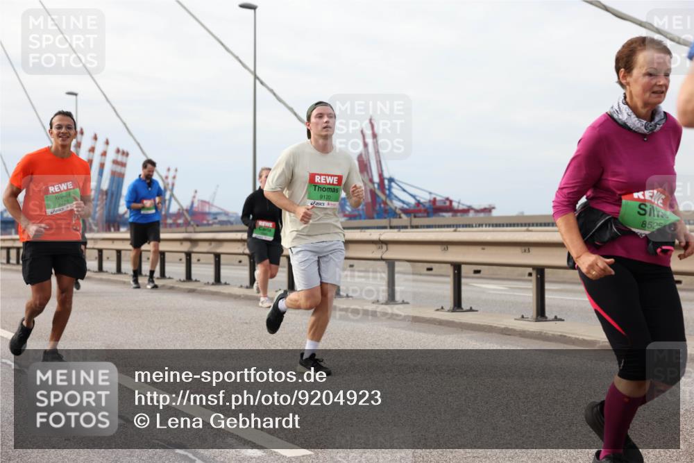 03.10.2025 - Köhlbrandbrückenlauf Lena Gebhardt http://msf.ph/oto/9204923 03.10.2025 15:59:06 Position 2 11, 9723, 9120, 8525 meine-sportfotos.de
