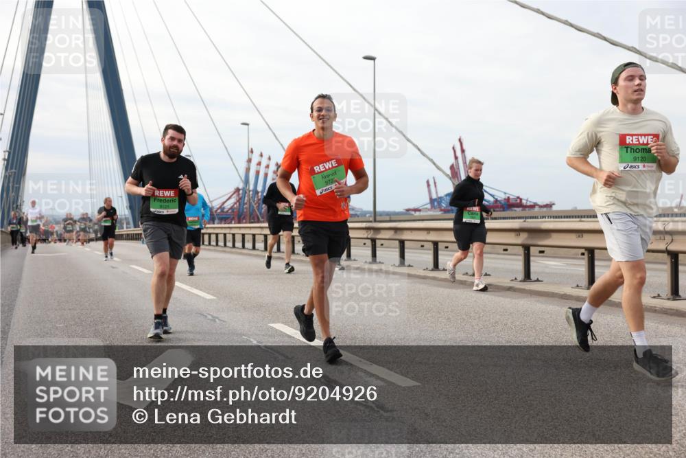 03.10.2025 - Köhlbrandbrückenlauf Lena Gebhardt http://msf.ph/oto/9204926 03.10.2025 15:59:07 Position 2 9121, 9723, 9120 meine-sportfotos.de