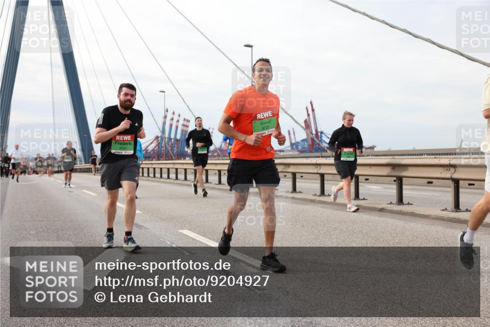 03.10.2025 - Köhlbrandbrückenlauf Lena Gebhardt http://msf.ph/oto/9204927 03.10.2025 15:59:08 Position 2 9121, 9723 meine-sportfotos.de