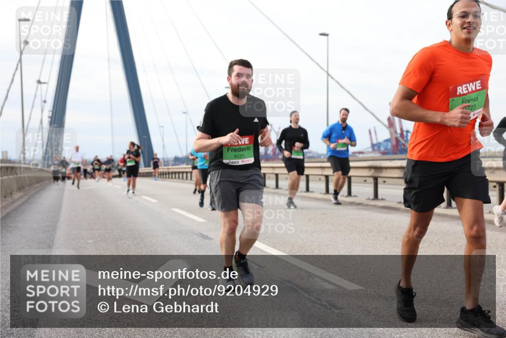 03.10.2025 - Köhlbrandbrückenlauf Lena Gebhardt http://msf.ph/oto/9204929 03.10.2025 15:59:08 Position 2 9121, 723 meine-sportfotos.de