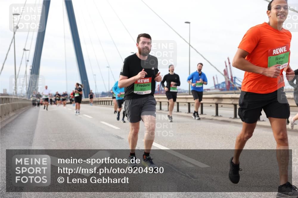 03.10.2025 - Köhlbrandbrückenlauf Lena Gebhardt http://msf.ph/oto/9204930 03.10.2025 15:59:08 Position 2 9121, 9723 meine-sportfotos.de