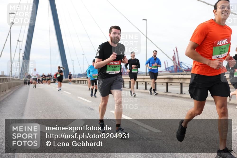 03.10.2025 - Köhlbrandbrückenlauf Lena Gebhardt http://msf.ph/oto/9204931 03.10.2025 15:59:08 Position 2 9121, 9723 meine-sportfotos.de