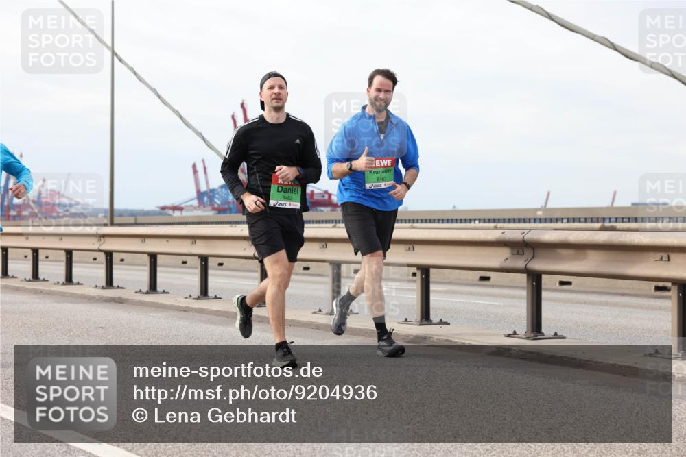 03.10.2025 - Köhlbrandbrückenlauf Lena Gebhardt http://msf.ph/oto/9204936 03.10.2025 15:59:10 Position 2 8462, 8463 meine-sportfotos.de