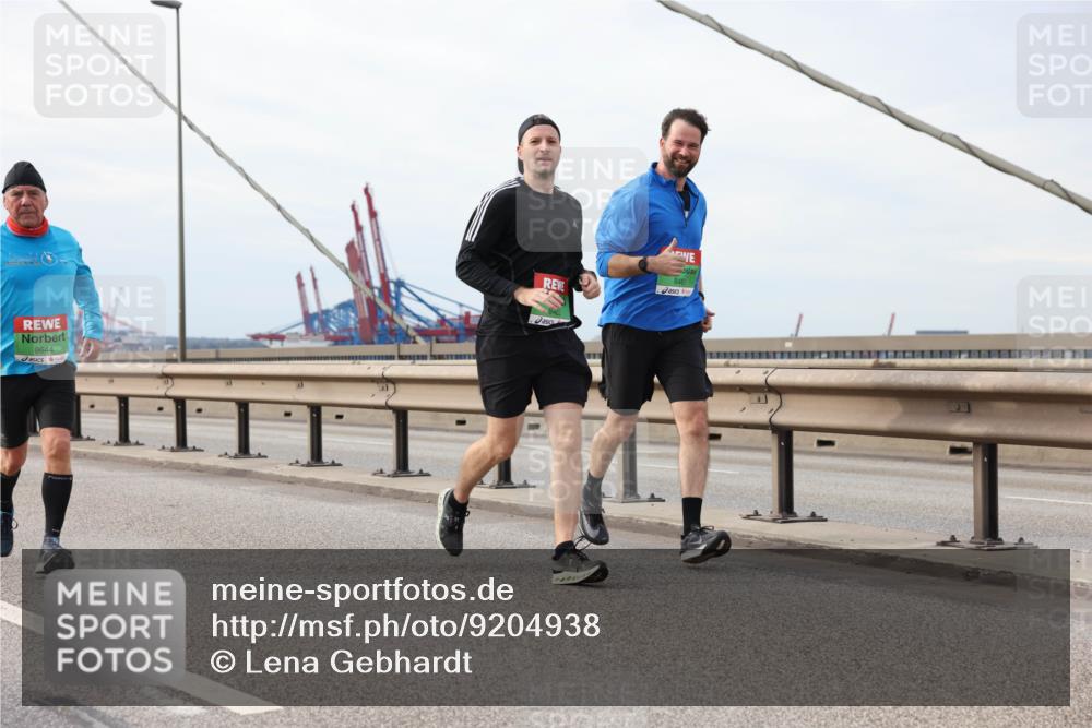 03.10.2025 - Köhlbrandbrückenlauf Lena Gebhardt http://msf.ph/oto/9204938 03.10.2025 15:59:10 Position 2 9644 meine-sportfotos.de