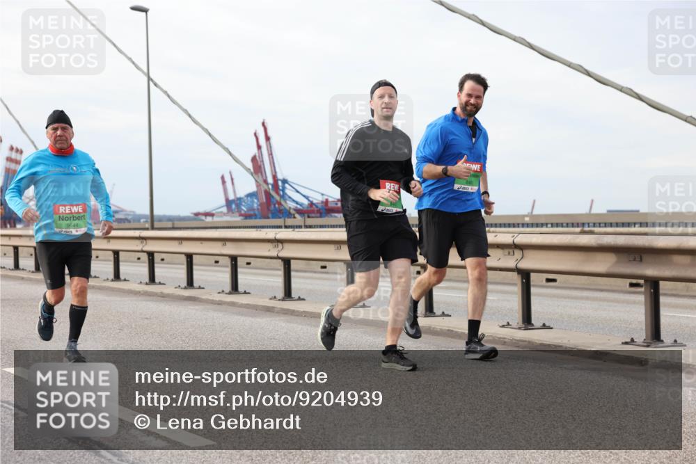 03.10.2025 - Köhlbrandbrückenlauf Lena Gebhardt http://msf.ph/oto/9204939 03.10.2025 15:59:10 Position 2 9644 meine-sportfotos.de
