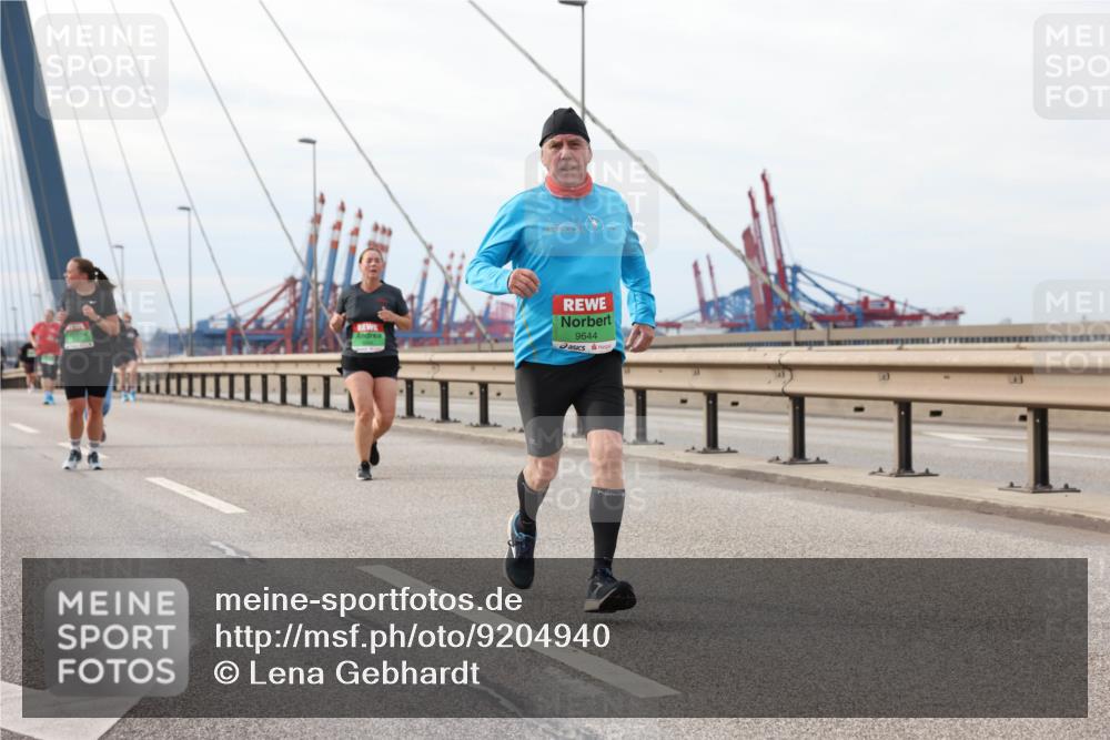 03.10.2025 - Köhlbrandbrückenlauf Lena Gebhardt http://msf.ph/oto/9204940 03.10.2025 15:59:11 Position 2 9644 meine-sportfotos.de