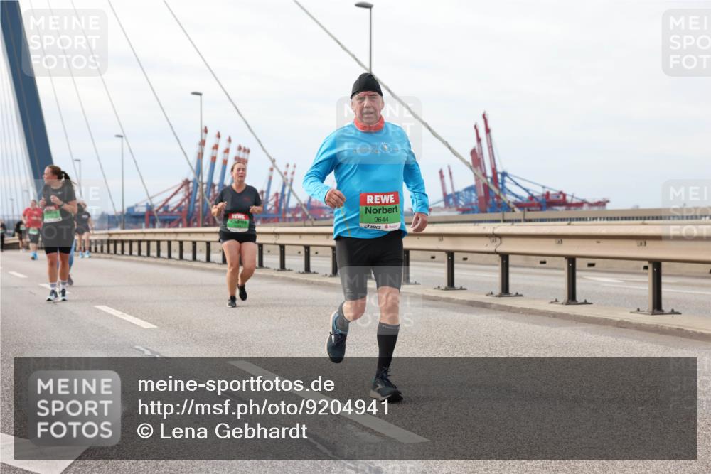 03.10.2025 - Köhlbrandbrückenlauf Lena Gebhardt http://msf.ph/oto/9204941 03.10.2025 15:59:11 Position 2 9644 meine-sportfotos.de