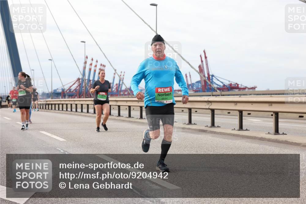 03.10.2025 - Köhlbrandbrückenlauf Lena Gebhardt http://msf.ph/oto/9204942 03.10.2025 15:59:11 Position 2 9644 meine-sportfotos.de