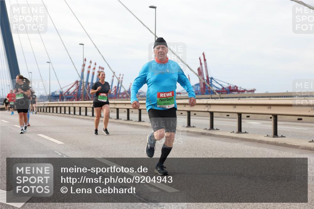 03.10.2025 - Köhlbrandbrückenlauf Lena Gebhardt http://msf.ph/oto/9204943 03.10.2025 15:59:11 Position 2 9644 meine-sportfotos.de