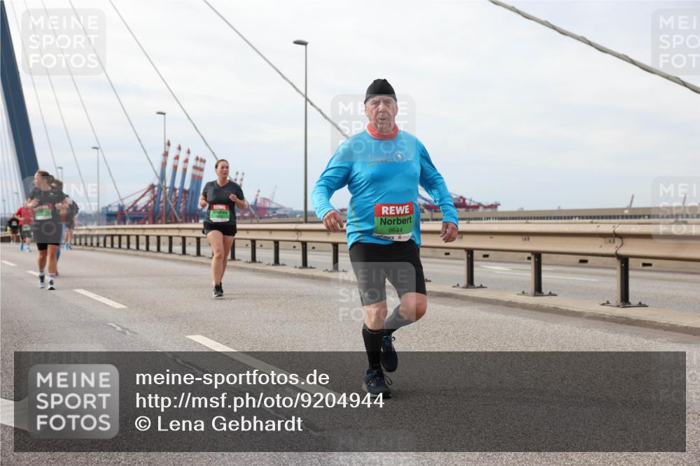 03.10.2025 - Köhlbrandbrückenlauf Lena Gebhardt http://msf.ph/oto/9204944 03.10.2025 15:59:12 Position 2 9644 meine-sportfotos.de