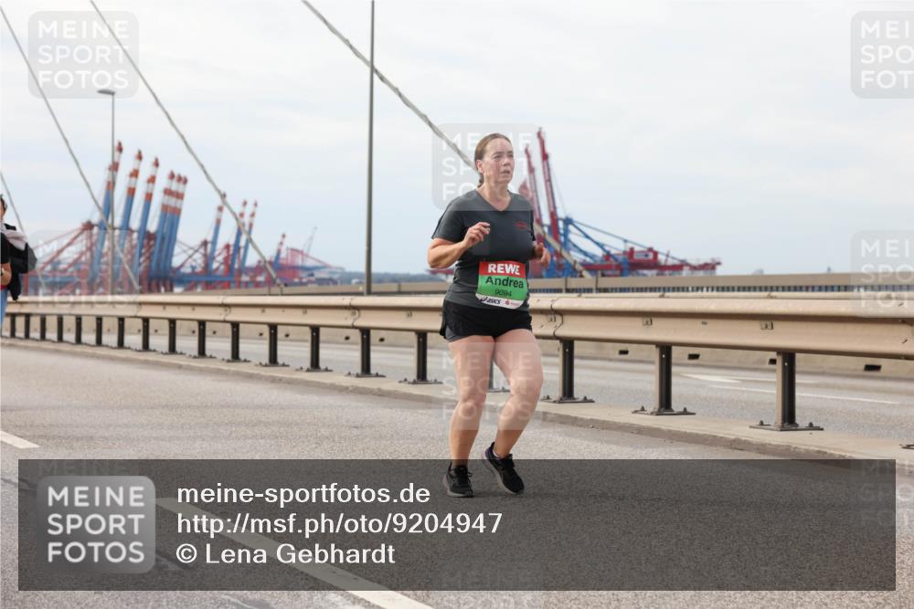 03.10.2025 - Köhlbrandbrückenlauf Lena Gebhardt http://msf.ph/oto/9204947 03.10.2025 15:59:13 Position 2 9094 meine-sportfotos.de