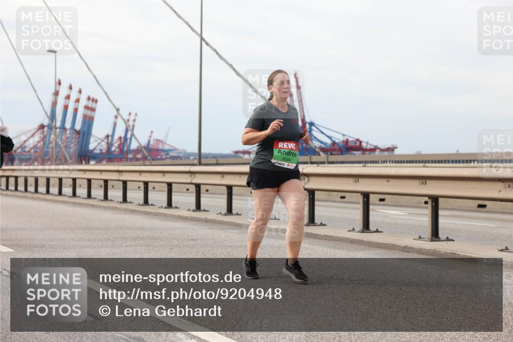 03.10.2025 - Köhlbrandbrückenlauf Lena Gebhardt http://msf.ph/oto/9204948 03.10.2025 15:59:13 Position 2 9094 meine-sportfotos.de
