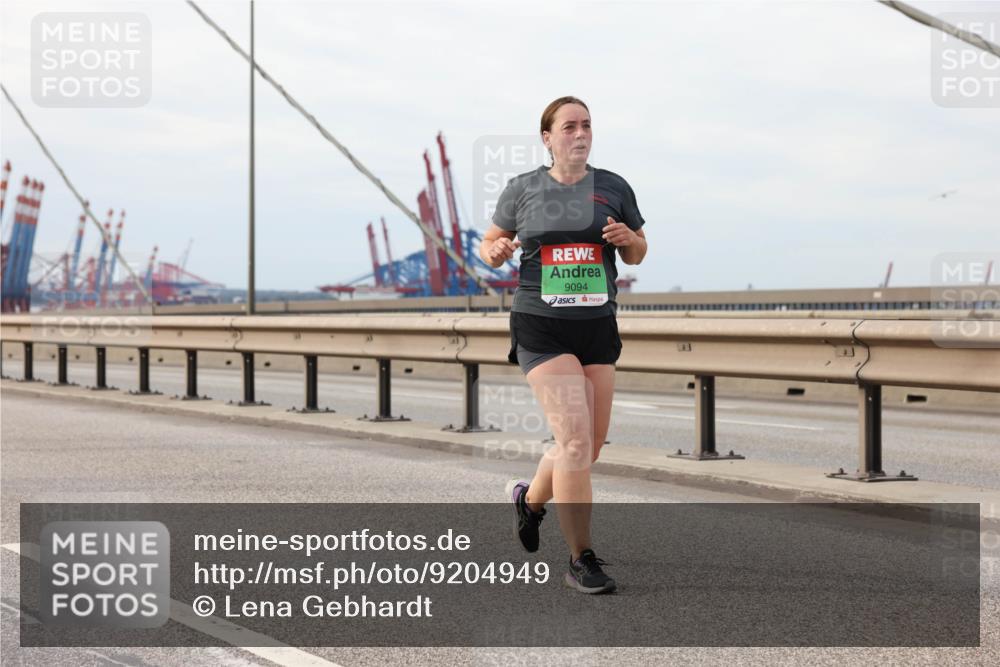 03.10.2025 - Köhlbrandbrückenlauf Lena Gebhardt http://msf.ph/oto/9204949 03.10.2025 15:59:14 Position 2 9094 meine-sportfotos.de