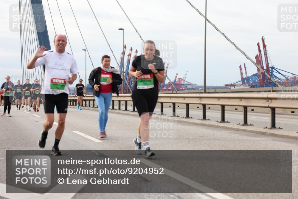 03.10.2025 - Köhlbrandbrückenlauf Lena Gebhardt http://msf.ph/oto/9204952 03.10.2025 15:59:15 Position 2  meine-sportfotos.de
