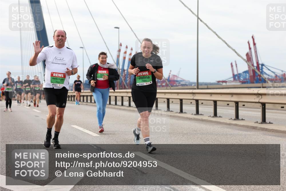 03.10.2025 - Köhlbrandbrückenlauf Lena Gebhardt http://msf.ph/oto/9204953 03.10.2025 15:59:15 Position 2 7984, 7985 meine-sportfotos.de