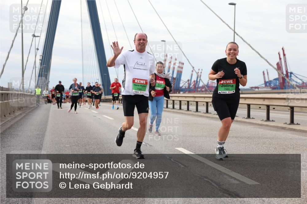 03.10.2025 - Köhlbrandbrückenlauf Lena Gebhardt http://msf.ph/oto/9204957 03.10.2025 15:59:15 Position 2 7984, 7985 meine-sportfotos.de