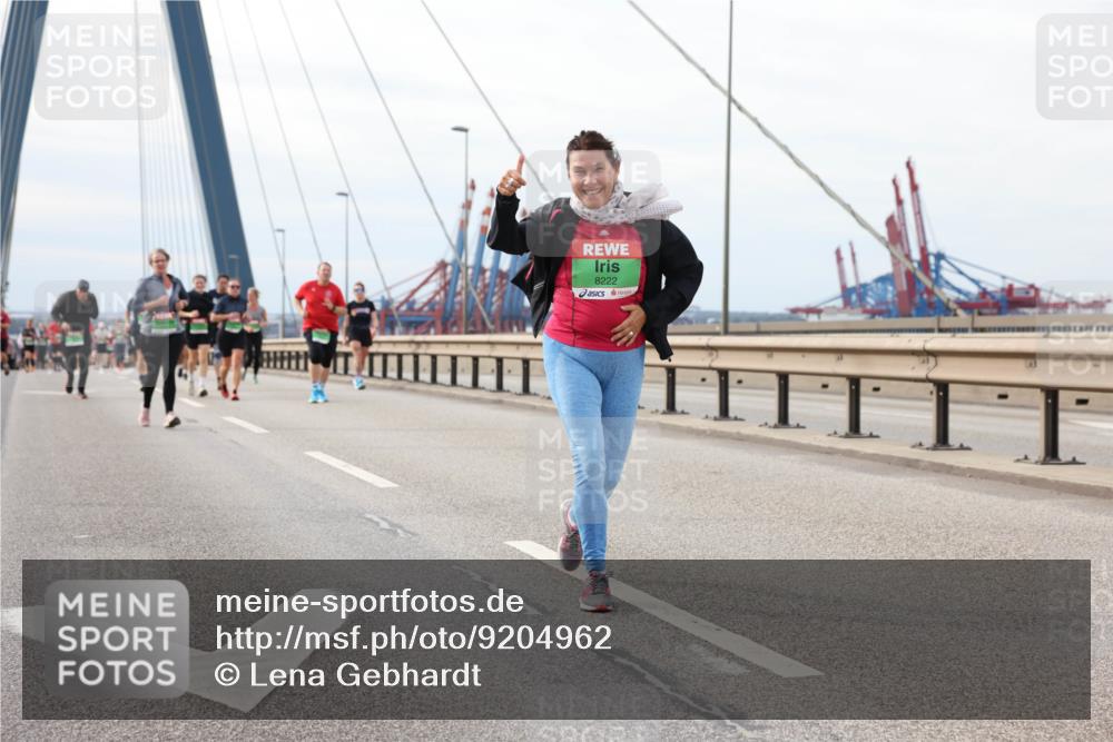 03.10.2025 - Köhlbrandbrückenlauf Lena Gebhardt http://msf.ph/oto/9204962 03.10.2025 15:59:17 Position 2 8222 meine-sportfotos.de
