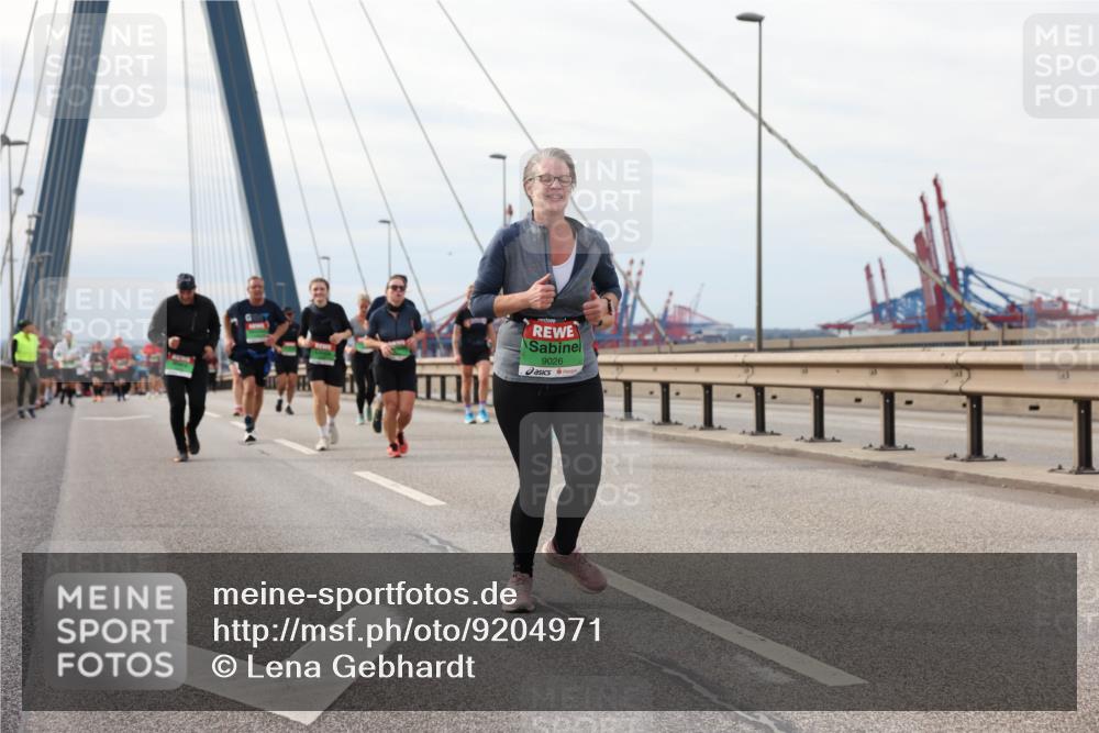 03.10.2025 - Köhlbrandbrückenlauf Lena Gebhardt http://msf.ph/oto/9204971 03.10.2025 15:59:22 Position 2 9026 meine-sportfotos.de