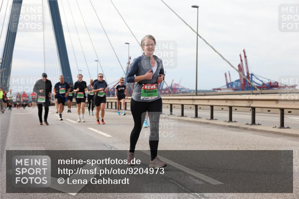03.10.2025 - Köhlbrandbrückenlauf Lena Gebhardt http://msf.ph/oto/9204973 03.10.2025 15:59:22 Position 2 9026 meine-sportfotos.de