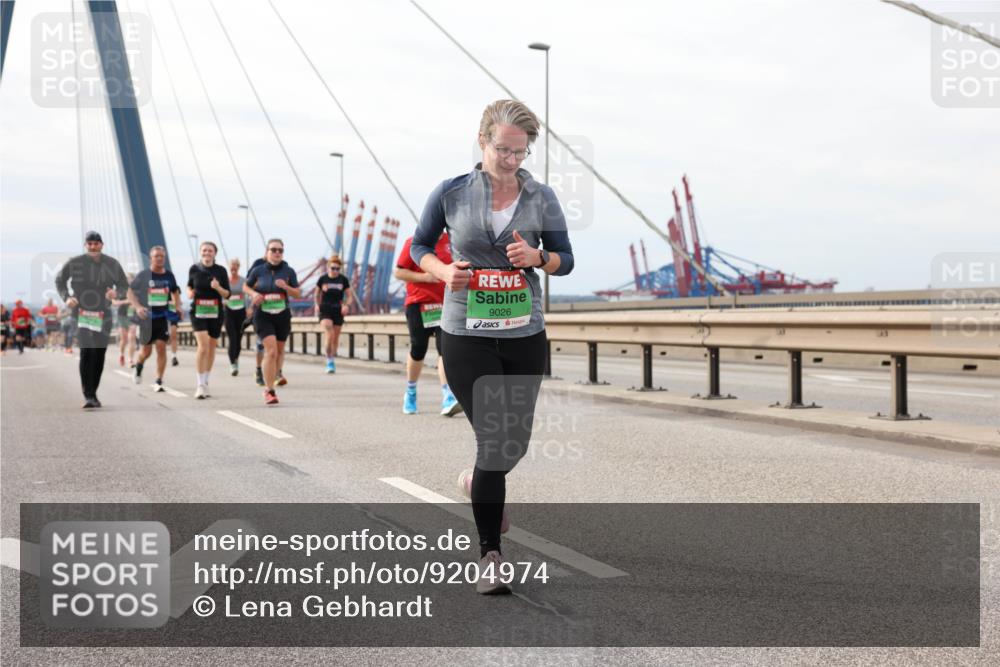 03.10.2025 - Köhlbrandbrückenlauf Lena Gebhardt http://msf.ph/oto/9204974 03.10.2025 15:59:22 Position 2 9026 meine-sportfotos.de