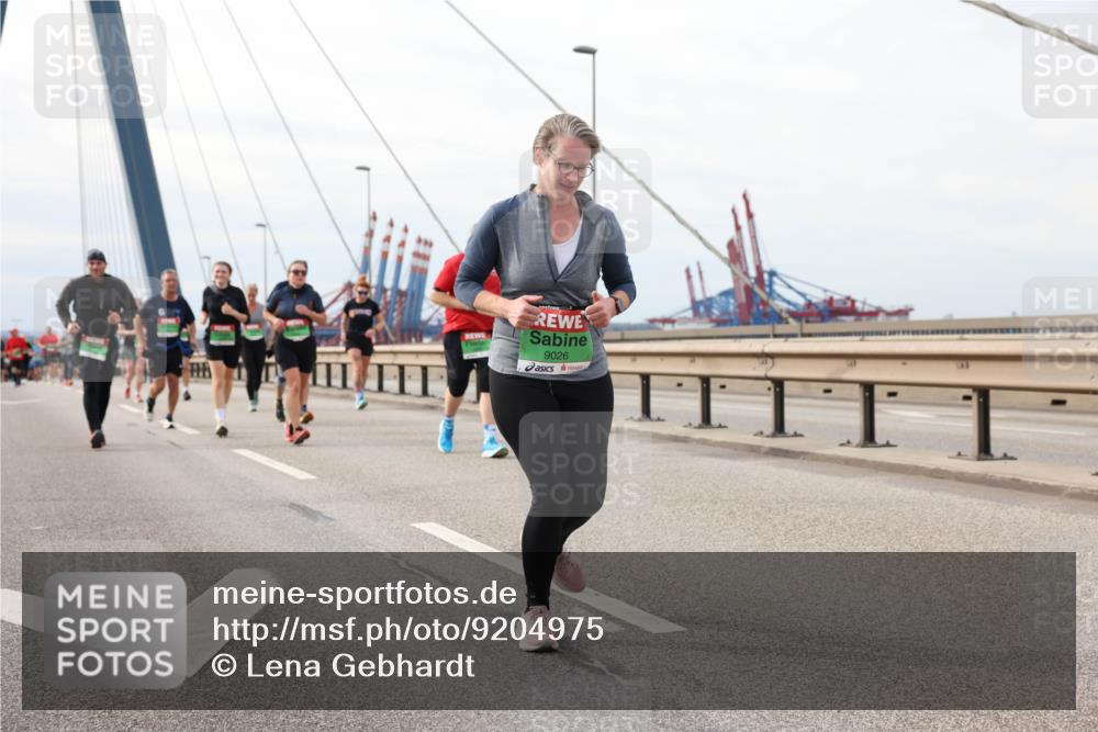 03.10.2025 - Köhlbrandbrückenlauf Lena Gebhardt http://msf.ph/oto/9204975 03.10.2025 15:59:22 Position 2 9026 meine-sportfotos.de
