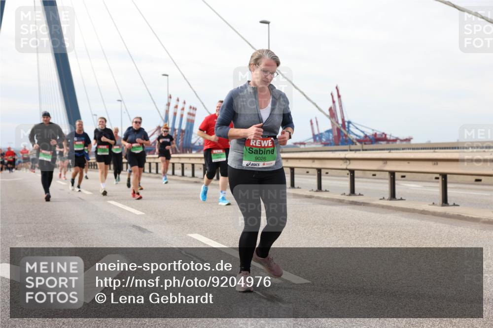 03.10.2025 - Köhlbrandbrückenlauf Lena Gebhardt http://msf.ph/oto/9204976 03.10.2025 15:59:22 Position 2 9026 meine-sportfotos.de