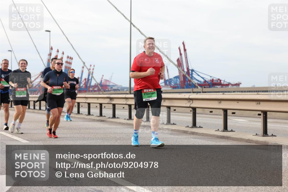 03.10.2025 - Köhlbrandbrückenlauf Lena Gebhardt http://msf.ph/oto/9204978 03.10.2025 15:59:24 Position 2 9147, 8999 meine-sportfotos.de