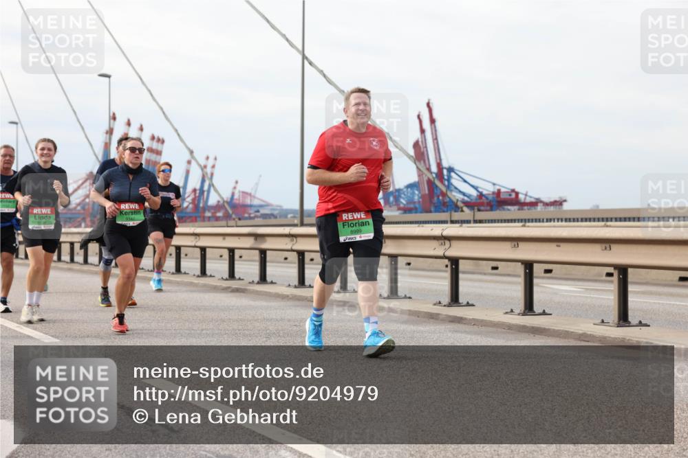 03.10.2025 - Köhlbrandbrückenlauf Lena Gebhardt http://msf.ph/oto/9204979 03.10.2025 15:59:24 Position 2 7152, 9147, 8999 meine-sportfotos.de