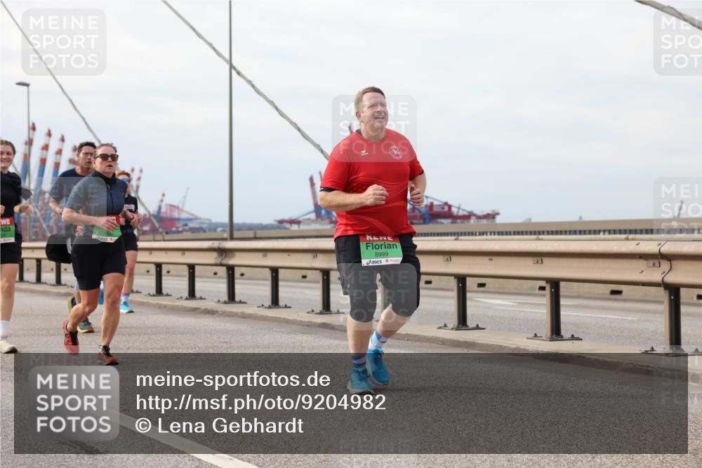03.10.2025 - Köhlbrandbrückenlauf Lena Gebhardt http://msf.ph/oto/9204982 03.10.2025 15:59:24 Position 2 8999 meine-sportfotos.de