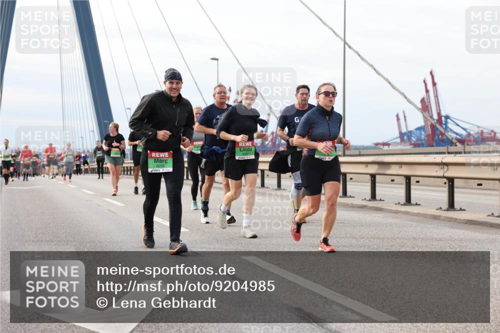 03.10.2025 - Köhlbrandbrückenlauf Lena Gebhardt http://msf.ph/oto/9204985 03.10.2025 15:59:25 Position 2 8233 meine-sportfotos.de