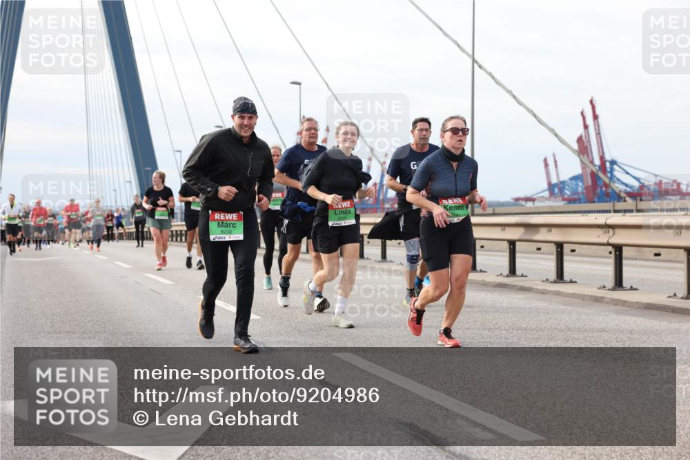03.10.2025 - Köhlbrandbrückenlauf Lena Gebhardt http://msf.ph/oto/9204986 03.10.2025 15:59:25 Position 2 8233, 3147 meine-sportfotos.de