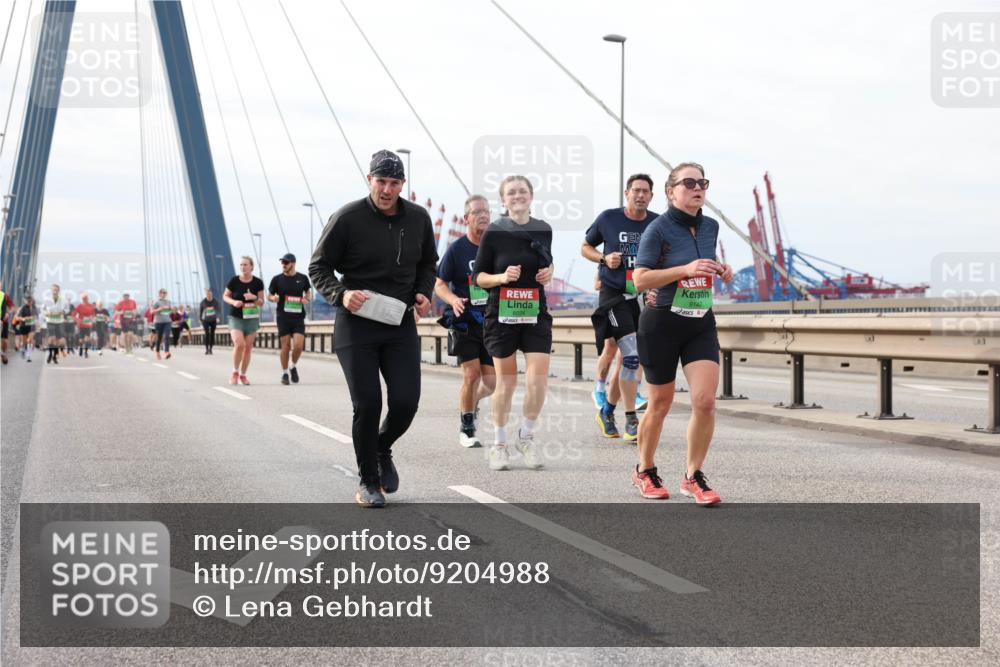 03.10.2025 - Köhlbrandbrückenlauf Lena Gebhardt http://msf.ph/oto/9204988 03.10.2025 15:59:26 Position 2 9147 meine-sportfotos.de