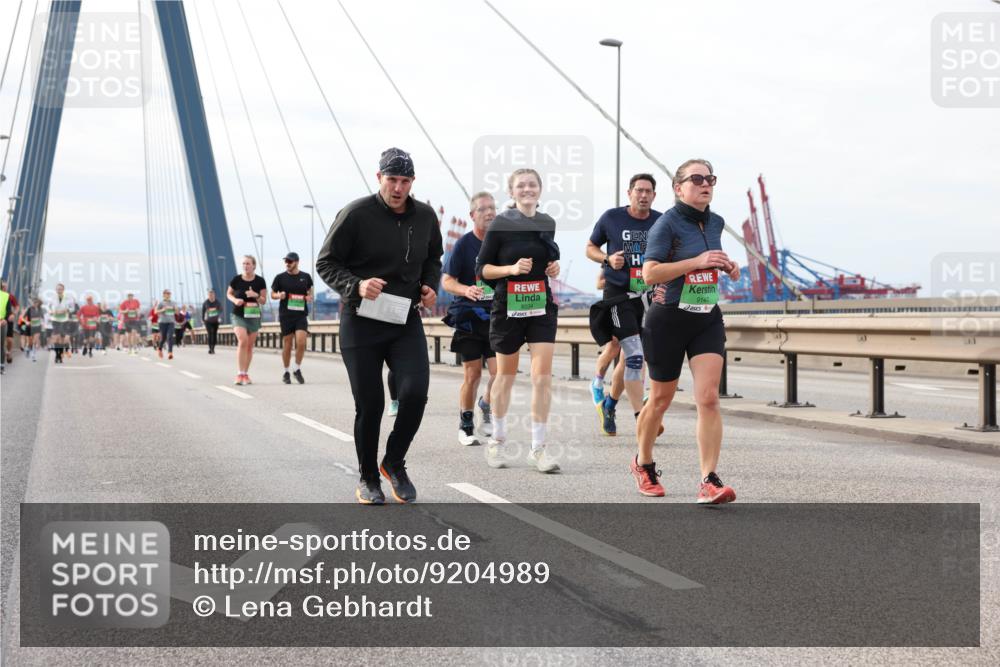 03.10.2025 - Köhlbrandbrückenlauf Lena Gebhardt http://msf.ph/oto/9204989 03.10.2025 15:59:26 Position 2 9147 meine-sportfotos.de