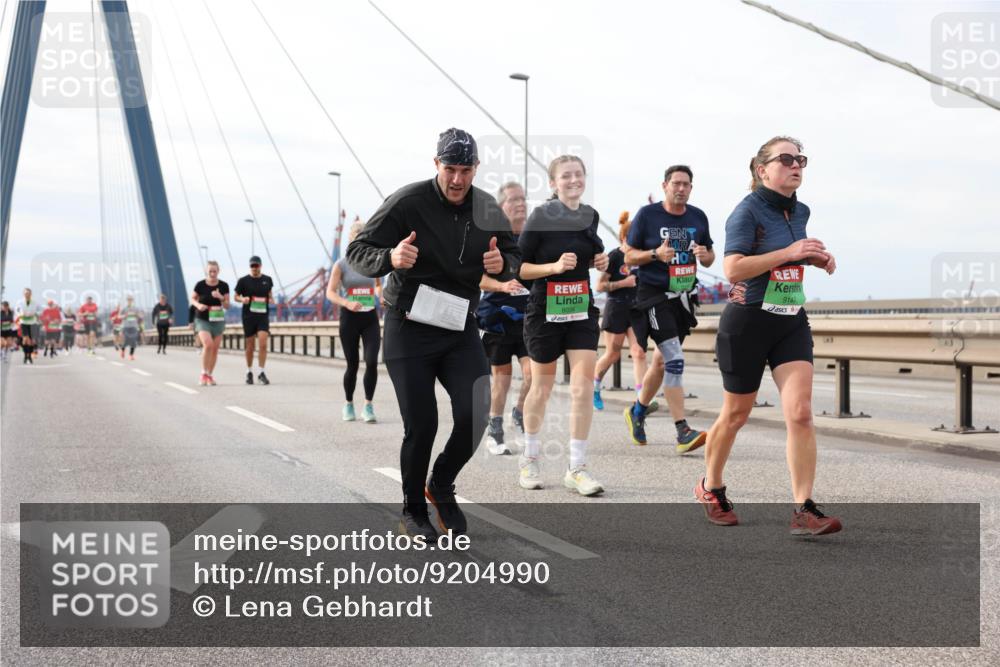 03.10.2025 - Köhlbrandbrückenlauf Lena Gebhardt http://msf.ph/oto/9204990 03.10.2025 15:59:26 Position 2 8034, 9147, 1 meine-sportfotos.de