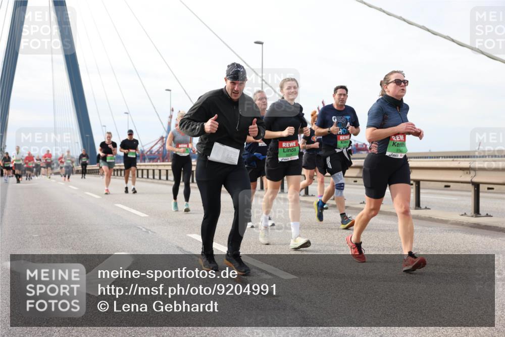 03.10.2025 - Köhlbrandbrückenlauf Lena Gebhardt http://msf.ph/oto/9204991 03.10.2025 15:59:26 Position 2 9147 meine-sportfotos.de