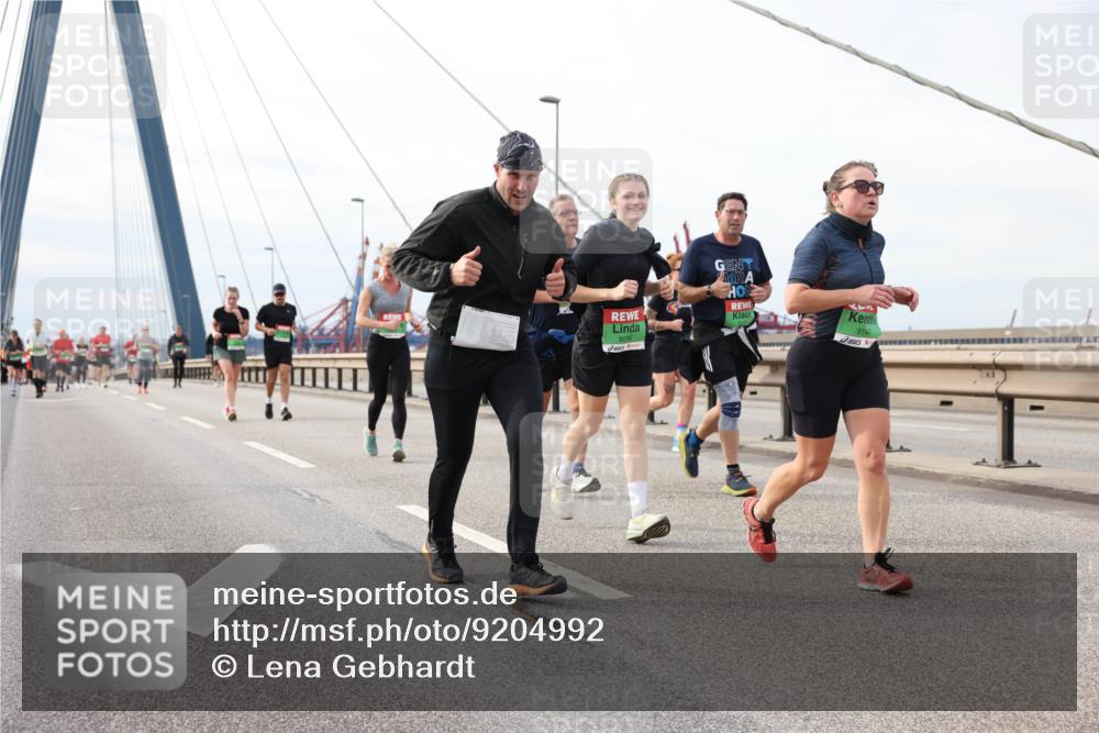 03.10.2025 - Köhlbrandbrückenlauf Lena Gebhardt http://msf.ph/oto/9204992 03.10.2025 15:59:27 Position 2 9147 meine-sportfotos.de