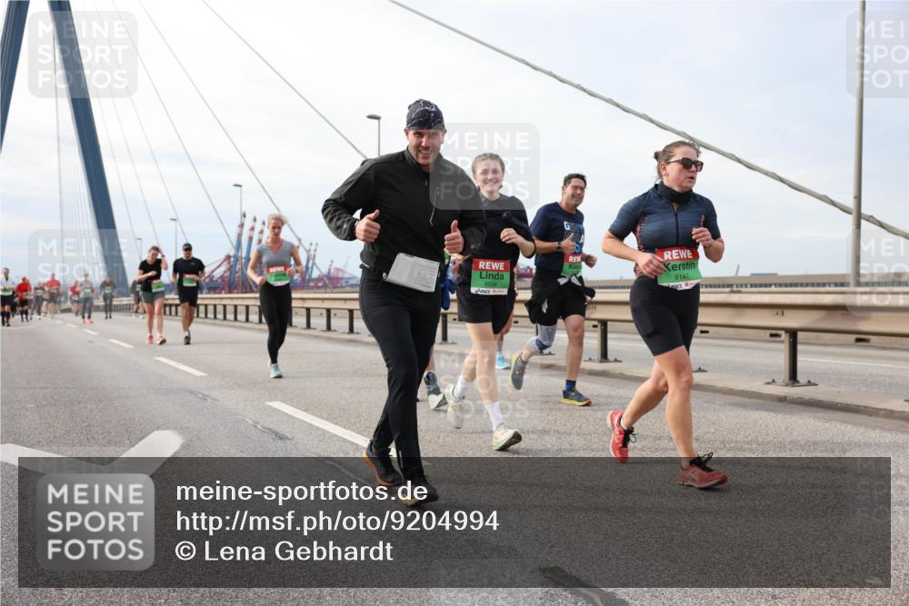03.10.2025 - Köhlbrandbrückenlauf Lena Gebhardt http://msf.ph/oto/9204994 03.10.2025 15:59:27 Position 2 9147 meine-sportfotos.de