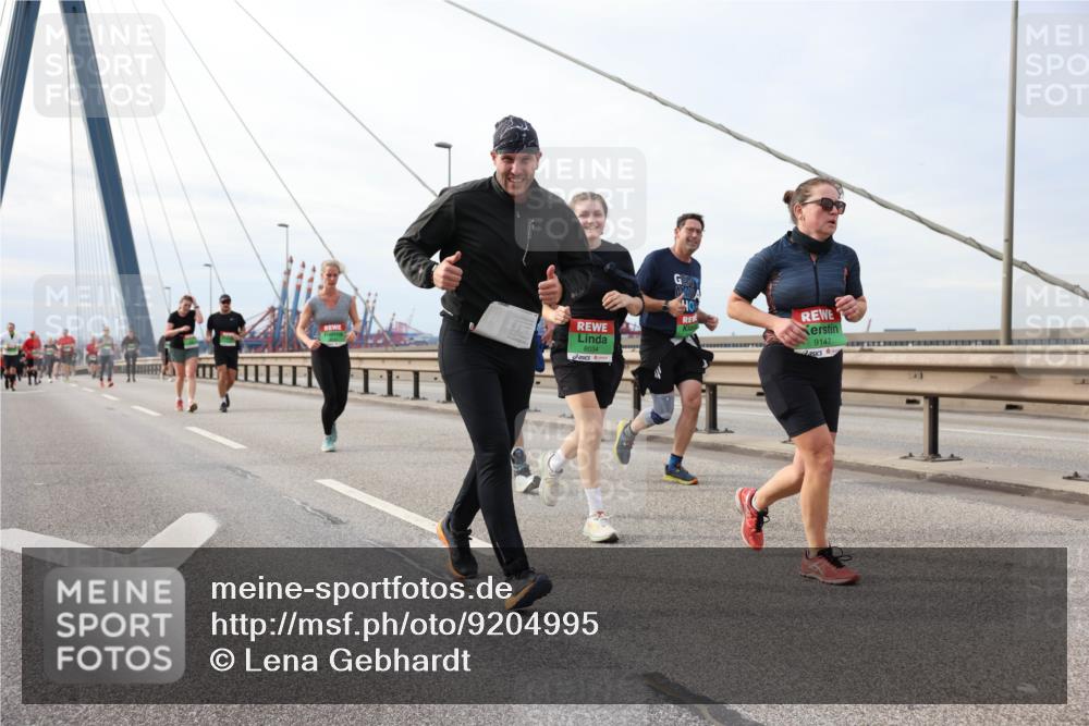 03.10.2025 - Köhlbrandbrückenlauf Lena Gebhardt http://msf.ph/oto/9204995 03.10.2025 15:59:27 Position 2 8034, 9147 meine-sportfotos.de