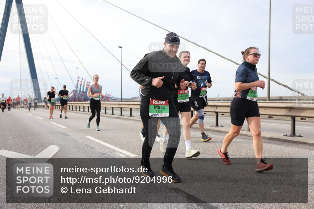03.10.2025 - Köhlbrandbrückenlauf Lena Gebhardt http://msf.ph/oto/9204996 03.10.2025 15:59:27 Position 2 8233 meine-sportfotos.de