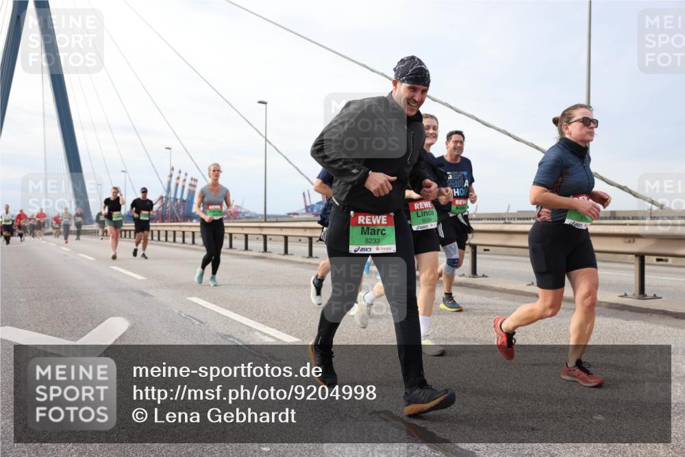 03.10.2025 - Köhlbrandbrückenlauf Lena Gebhardt http://msf.ph/oto/9204998 03.10.2025 15:59:27 Position 2 8233, 8034 meine-sportfotos.de