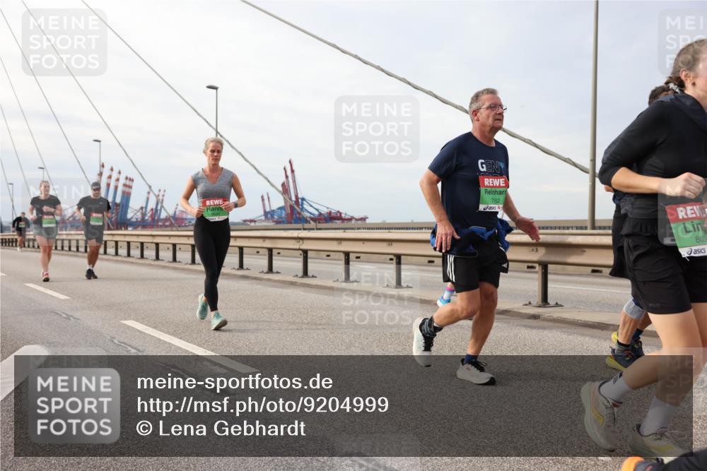 03.10.2025 - Köhlbrandbrückenlauf Lena Gebhardt http://msf.ph/oto/9204999 03.10.2025 15:59:28 Position 2 10040, 7152, 803 meine-sportfotos.de